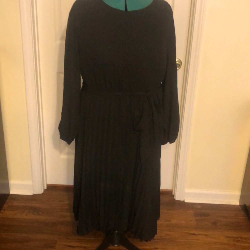 NWOT BloomChic Solid Black Belted Pleated Dress size 26/4XL